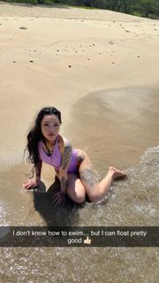 Bella Poarch feet photo 2