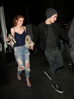 Bella Thorne feet photo thumbnail