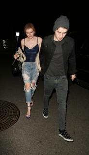 Bella Thorne feet photo thumbnail