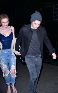 Bella Thorne feet photo thumbnail