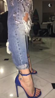 Bella Thorne feet photo thumbnail