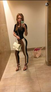 Bella Thorne feet photo thumbnail