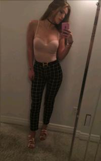 Bella Thorne feet photo thumbnail