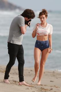 Bella Thorne feet photo thumbnail