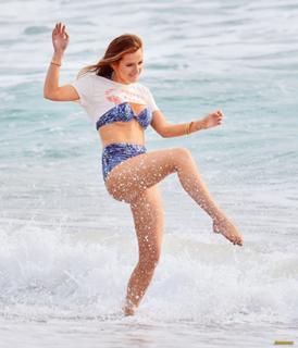 Bella Thorne feet photo thumbnail