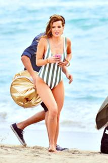 Bella Thorne feet photo thumbnail