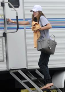 Bella Thorne feet photo thumbnail