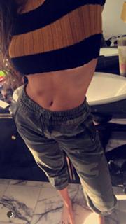 Bella Thorne feet photo thumbnail