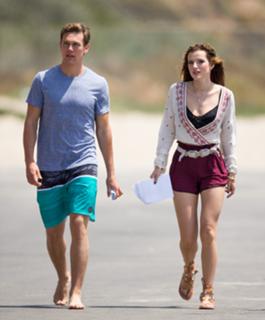 Bella Thorne feet photo thumbnail