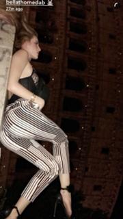Bella Thorne feet photo thumbnail
