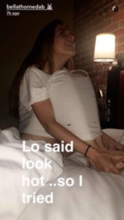 Bella Thorne feet photo thumbnail