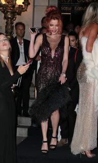 Bella Thorne feet photo thumbnail