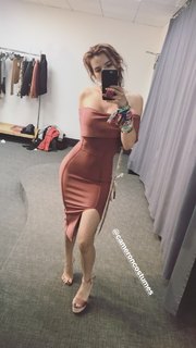 Bella Thorne feet photo thumbnail