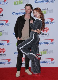Bella Thorne feet photo thumbnail