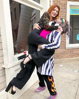 Bella Thorne feet photo thumbnail