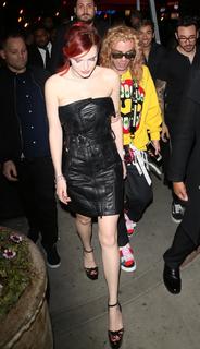Bella Thorne feet photo thumbnail