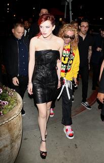 Bella Thorne feet photo thumbnail