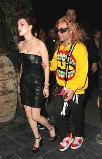 Bella Thorne feet photo thumbnail