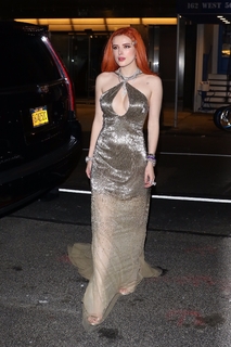 Bella Thorne feet photo thumbnail
