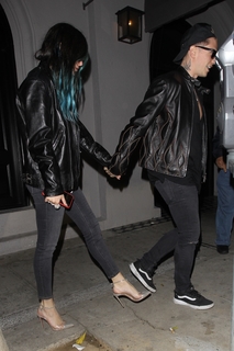 Bella Thorne feet photo thumbnail