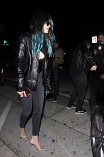 Bella Thorne feet photo thumbnail