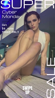 Bella Thorne feet photo thumbnail