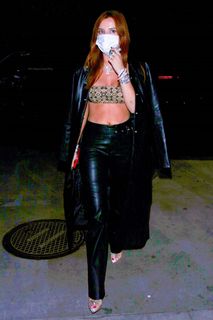 Bella Thorne feet photo thumbnail