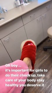 Bella Thorne feet photo thumbnail