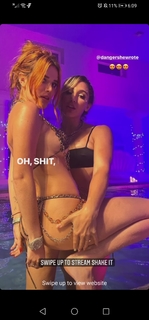 Bella Thorne feet photo thumbnail