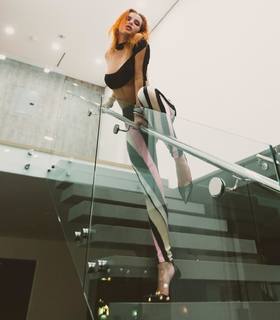 Bella Thorne feet photo thumbnail