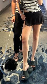Bella Thorne feet photo thumbnail