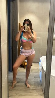 Bella Thorne feet photo thumbnail