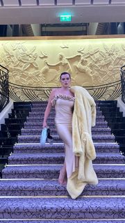 Bella Thorne feet photo thumbnail