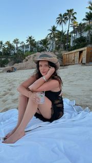 Bella Thorne feet photo 15