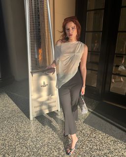 Bella Thorne feet photo 14