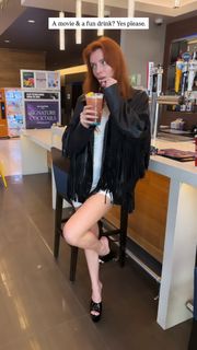 Bella Thorne feet photo 5