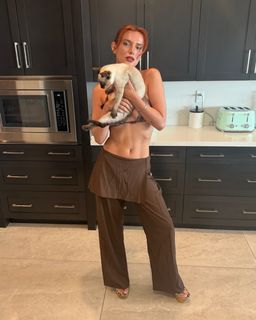 Bella Thorne feet photo 5