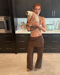 Bella Thorne feet photo 4