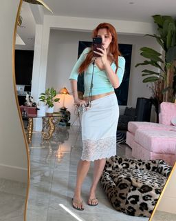 Bella Thorne feet photo 18