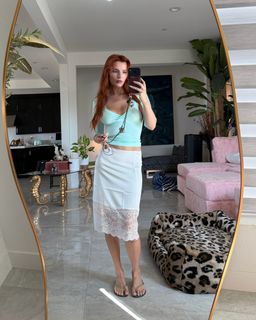 Bella Thorne feet photo 17