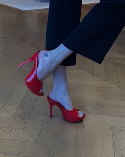 Bella Thorne feet photo 12