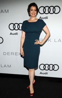 Bellamy Young feet photo thumbnail
