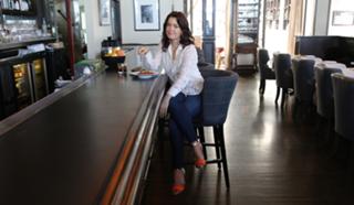 Bellamy Young feet photo thumbnail