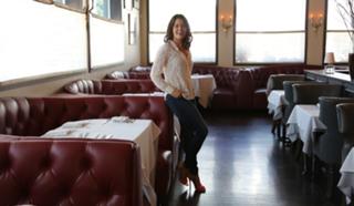Bellamy Young feet photo thumbnail
