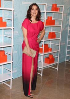 Bellamy Young feet photo thumbnail