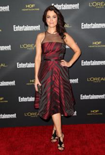Bellamy Young feet photo thumbnail