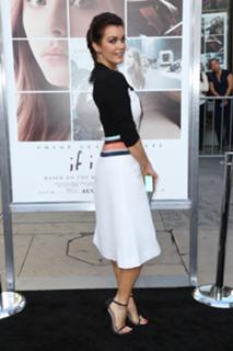 Bellamy Young feet photo thumbnail