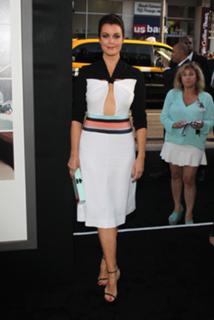 Bellamy Young feet photo thumbnail