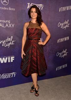 Bellamy Young feet photo thumbnail