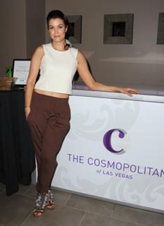 Bellamy Young feet photo thumbnail